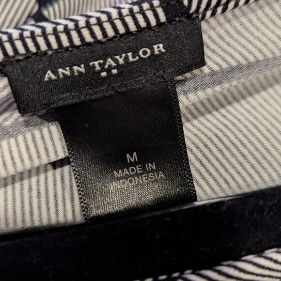 Ann Taylor * Faux Wrap Dress * Size Medium - Picture 7 of 7